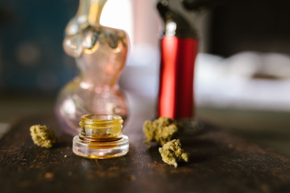 Metal vs Glass Bong: Which Material Wins for You?