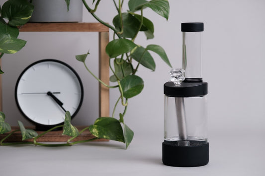 Small Bong Smooth Hits: Can a Mini Bong Stay Smooth?
